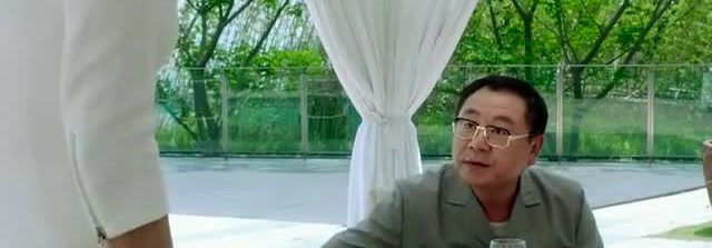 《私人定制》露脸和现眼只差一步范伟饰演的干部精彩