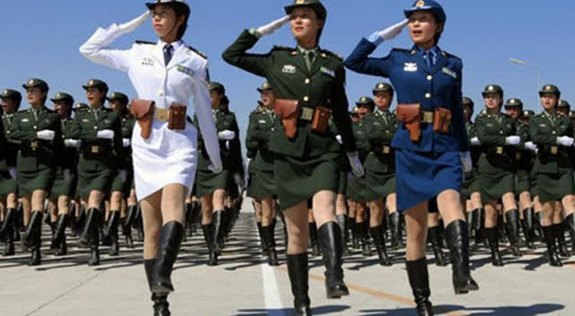 各国女兵阅兵出场对比,压轴的中国女兵最英姿飒爽,最爱中国女兵