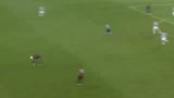 视频：默克尔甩头攻门中横梁 全能少年险进球