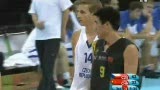 视频：中国拼抢篮板造犯规 两罚命中追比分 