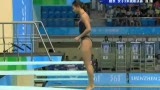 视频：女子3米板第一跳 何姿妩媚入水列第一