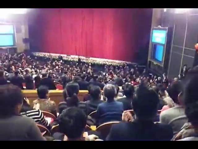 资料视频：朱镕基上海观看京剧晚会 潮语hold住全场截图