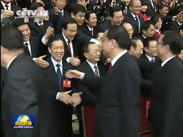 胡锦涛、习近平等领导同志会见十八大代表