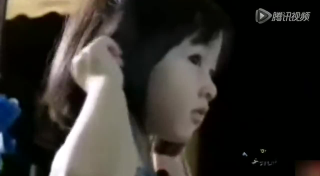 吴尊携女儿探班怀孕侯佩岑 当奶爸信手拈来