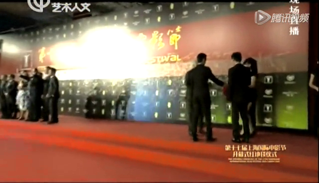 《狼图腾》《钟馗伏魔》剧组先后亮相 陈坤红毯自嗨耍帅截图