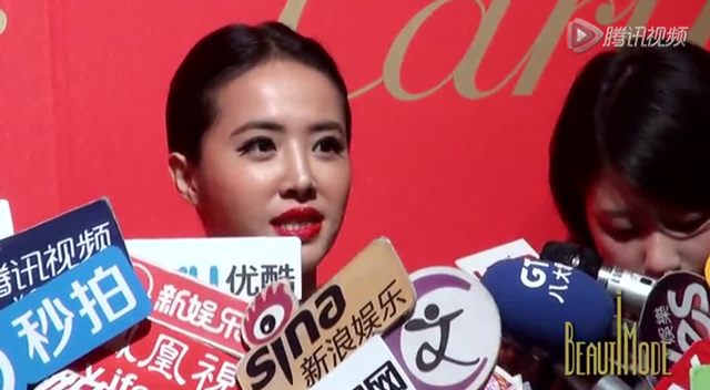 蔡依林与林依晨合照撞脸 自言像双胞胎