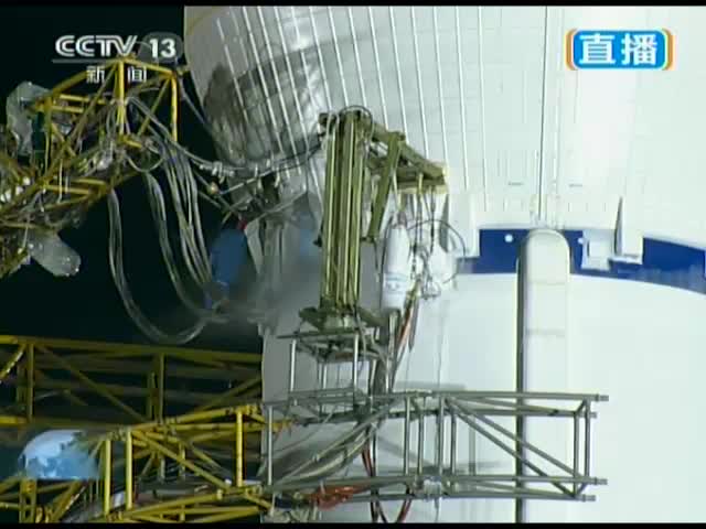 嫦娥三号倒计时15分钟 塔架人员全部撤离截图