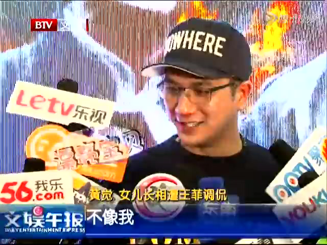 组图：黄觉乐当幸福奶爸 晒儿女萌照享天伦