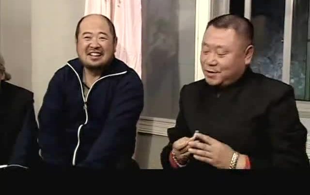 村民来投靠彪哥范伟,以为能吃顿大餐,没想到彪哥上了一盆大白菜