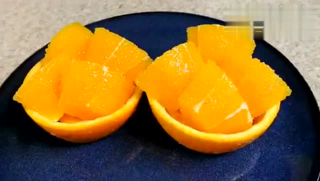 如何快速并优雅地切一个橙子 很实用的生活技巧