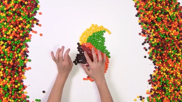 糖果不仅能吃还能作画,用彩虹糖"绘画"