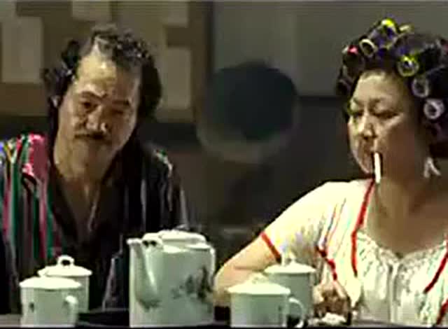 周星驰电影《功夫》从未曝光片段,斧头帮帮主让星爷随意挑选小妹