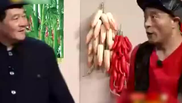 赵四怕老婆太搞笑啦,被老婆训斥追打吓得发愣