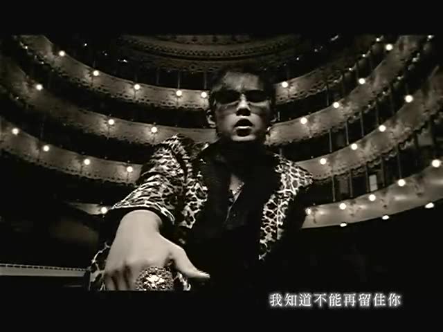 黑色毛衣
