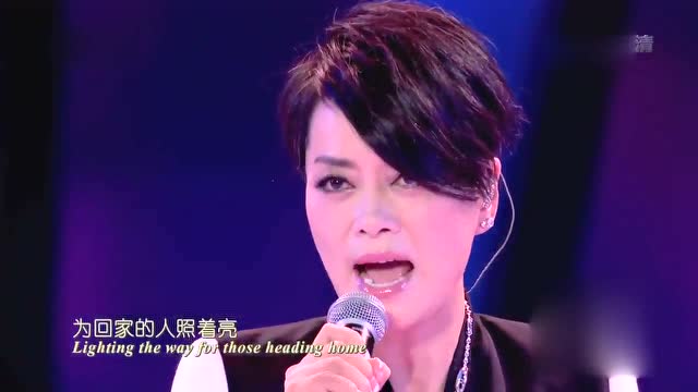 毛阿敏一首《月光》温馨全场 不愧是实力派的歌手