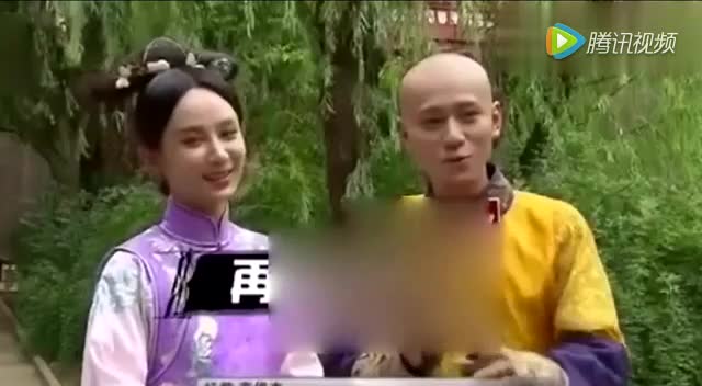 秦俊杰与杨紫恋曝光后现身 狂秀表情包心情好