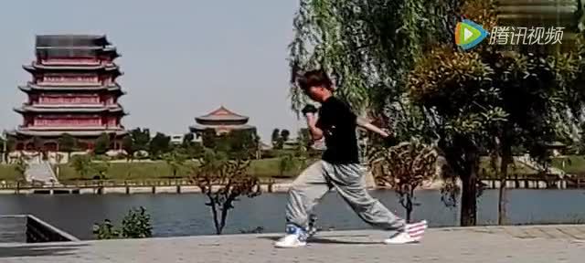 现在鬼步舞这么火 带你感受一下九年前的作品