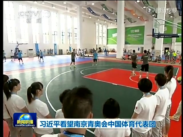 视频：习近平看望南京青奥会中国体育代表团截图