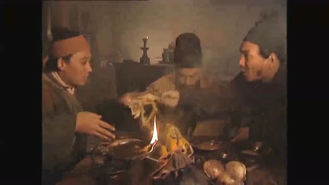 老版水浒里的时迁偷鸡 偷来果然比买来的吃的香
