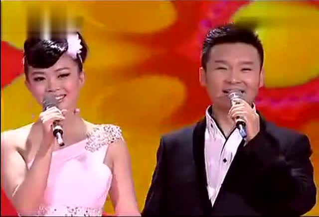 刘和刚,战扬夫妇演唱歌曲《九九艳阳天》