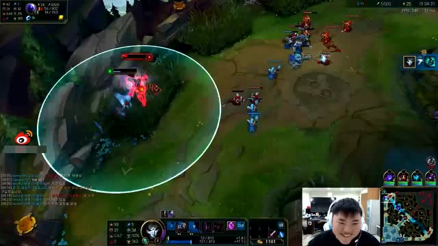 uzi直播上单烬:残血1v2双杀 狗子有钱了换个麦吧