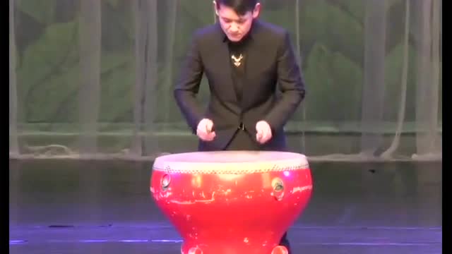 美女现场京胡演奏京剧曲牌《夜深沉》,太有感染力了!