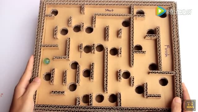如何用纸箱制作迷宫游戏