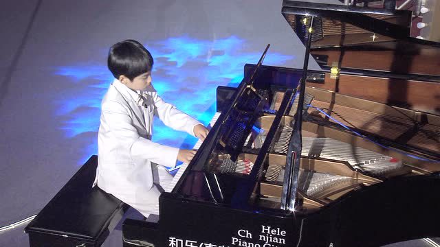 深圳少年朗朗的钢琴曲目《小丑》震撼人心!