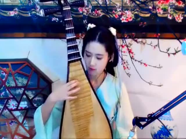 古装美女用琵琶演奏一曲《倩女幽魂》,不一样的味道,非常好听