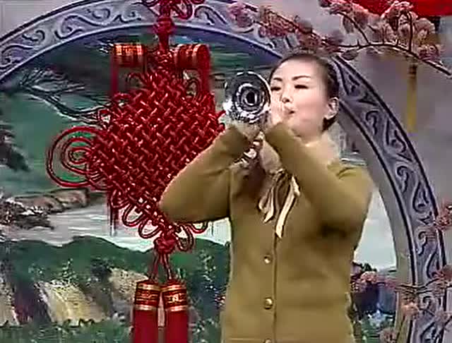 美女唢呐吹奏豫剧,和真人唱似的,真好听