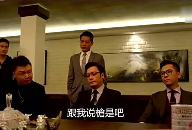 黑社会大哥齐聚重出江湖,场面阵容够强大,宝刀未老仍霸气十足!