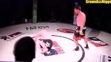视频：戳笑点!慢动作回放MMA比赛竟如此搞笑
