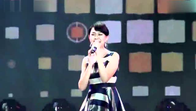 金坛歌星"卓依婷"演唱会现场,时隔多年不见还是那么漂亮!
