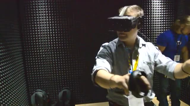 Oculus Touch虚拟现实手柄演示体验视频
