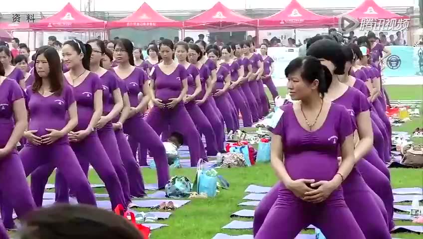 高清:千名大肚婆练瑜伽 刷新吉尼斯世界纪录