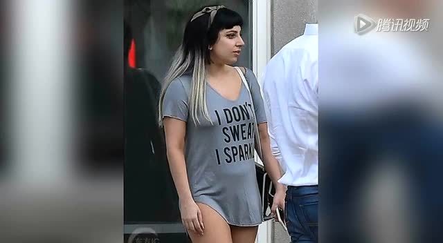 lady gaga真空出街露尴尬 "不穿裤子"博眼球截图