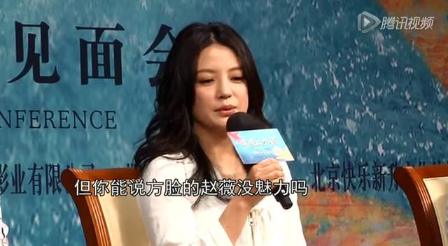(微博)(微信号:kimi_qiao ) 、吴映洁(微博)(微信号:wu-ying-chieh)(鬼鬼)等主演的电影《我们的十年》日前开机。赵丽颖晒出了几位主创闲暇时的卖萌自拍,赵丽颖剪了短发造型十分俏丽可爱,而她和鬼鬼的搞怪自拍根本停不下来。 看到赵丽颖晒出的照片,网友纷纷评论道短发很清爽,不错,也有人惋惜还是长发漂亮。