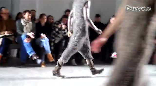 rickowens遛鸟,rick owens遛鸟服 2015秋冬巴黎男装周 rick owens 秀场截图
