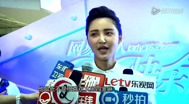 组图:张歆艺出席活动引骚乱 谈电影获奖不重要
