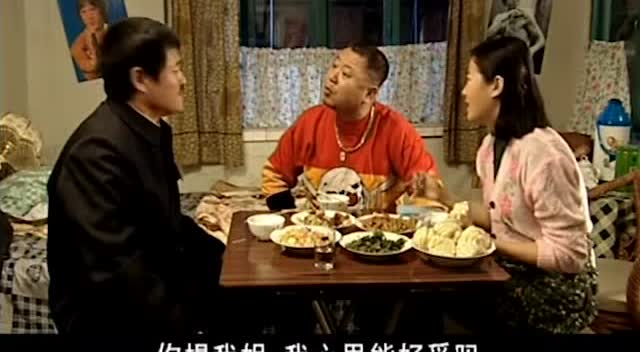 真是一对欢喜冤家 马大帅和范德彪喝酒也能打嘴仗