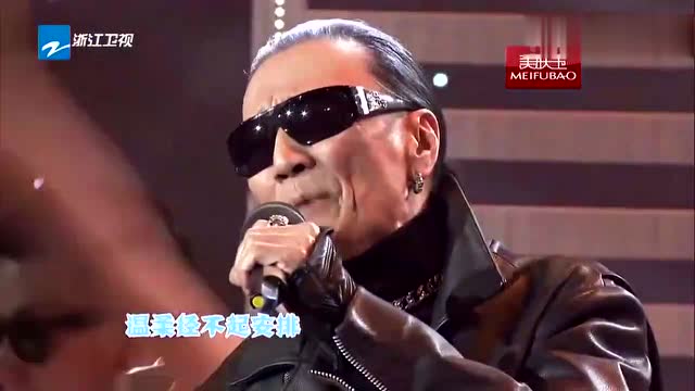 谢贤唱《因为爱所以爱》儿子谢霆锋歌曲,一开嗓震撼全场观众!