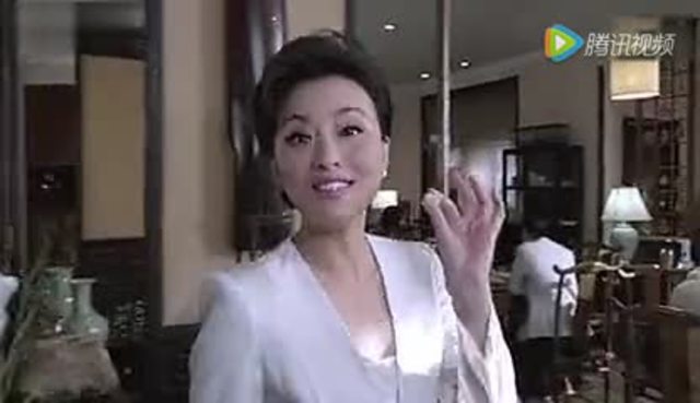 杨澜靓丽代言 高露洁牙膏广告