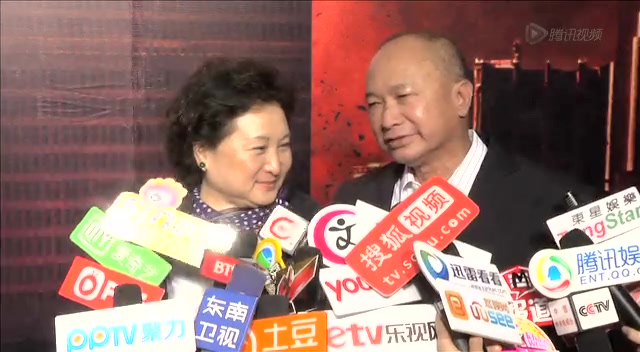 《哥斯拉》中国首映 吴宇森携爱妻走红毯捧场