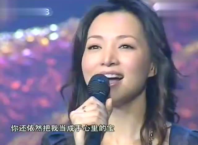 原来董卿唱歌这么好听现场演唱《最浪漫的事》深情并茂!