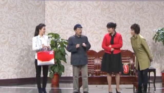 最新小品《三个媳妇》三个女子一台戏,简直家犬不宁啊!