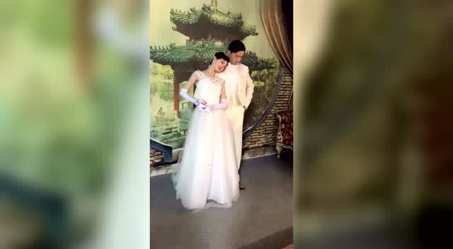 胡歌宋轶《伪装者》拍婚纱照片段花絮,老胡的表现真是萌爆了