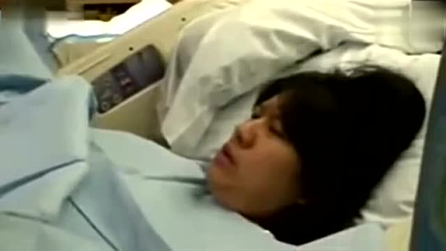 顺产3个月了,生完孩子后怎么和老公同房时下面干干的都进不去来了月经