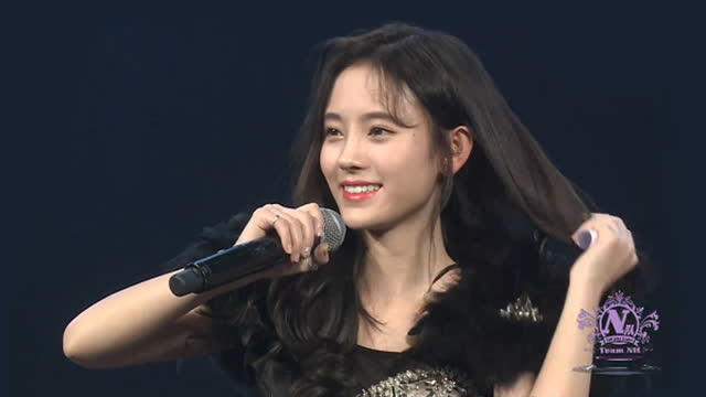 鞠婧祎被自己蜡像吓得坐地上~(1204 snh48 n队《专属派对》剧场公演)