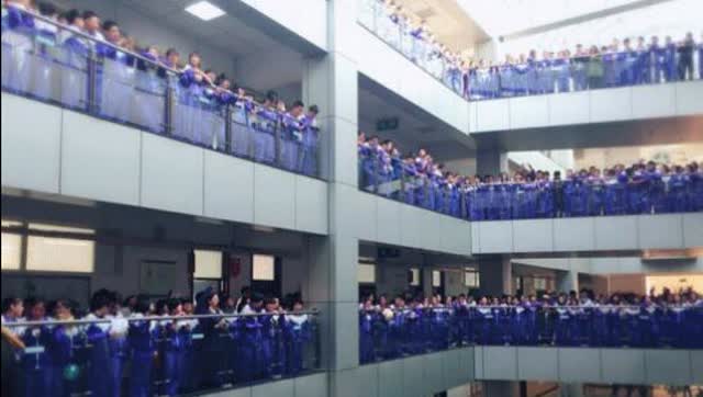 "光棍节"集体大合唱单身情歌 东师附中学生玩嗨了