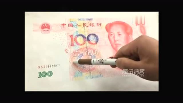 大学生用圆珠笔画出100元钞票,把银行员工都看傻了